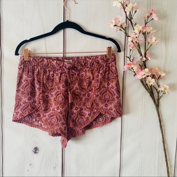 UO / ECOTE / DOLPHIN SHORTS - Picture 3 of 4